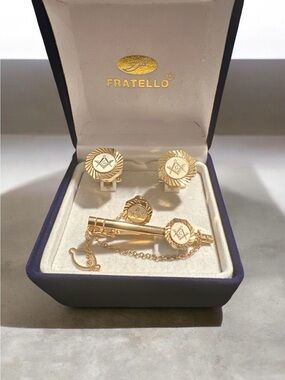 Fratello Gold Masonic Cufflinks & Tie Bar Set
(Shelf)